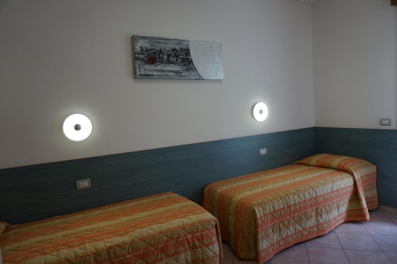 Villaggio Mare Blu 비비오네 외부 사진